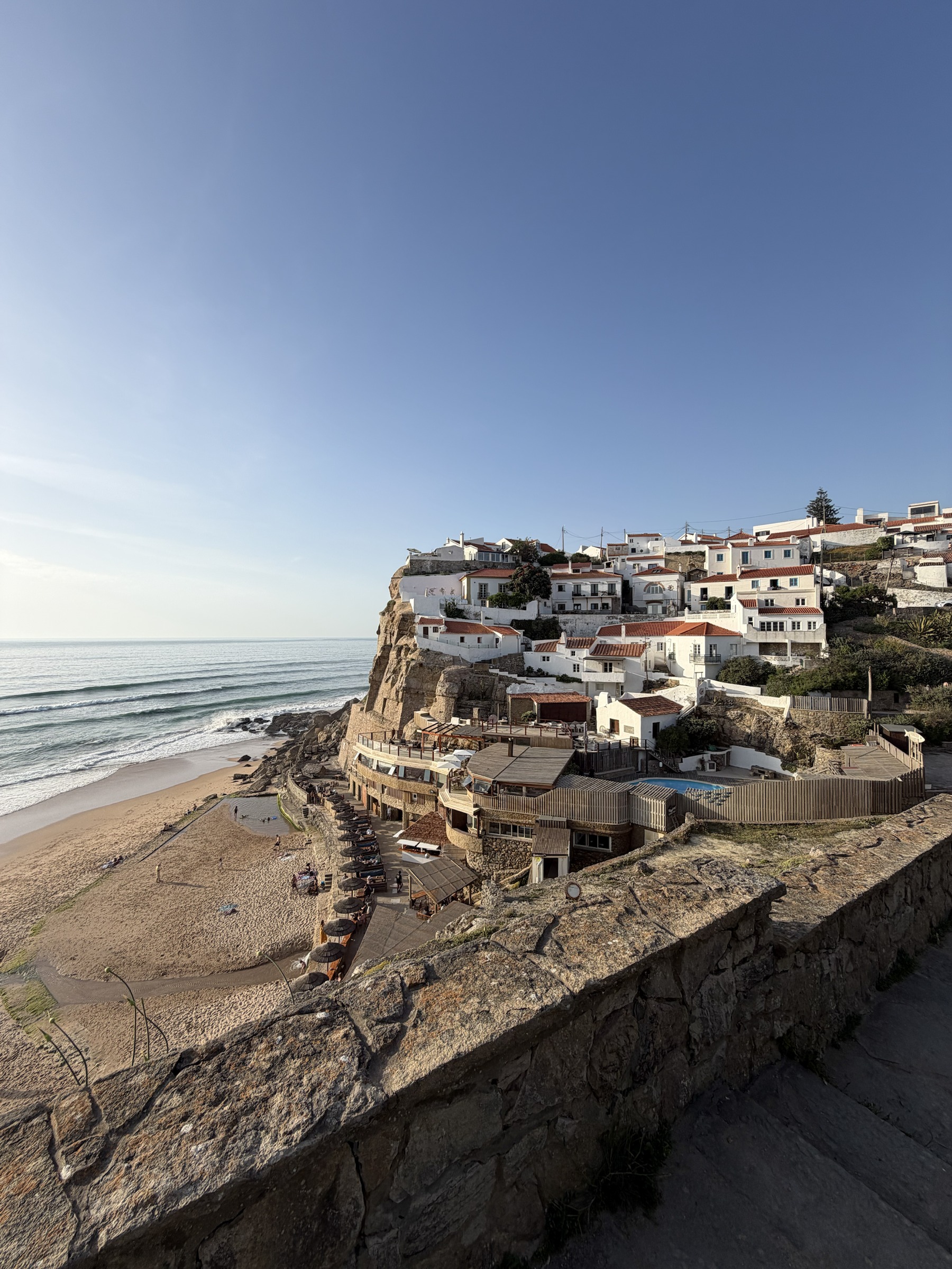 Azenhas do Mar, village blanc au-dessus de l’océan