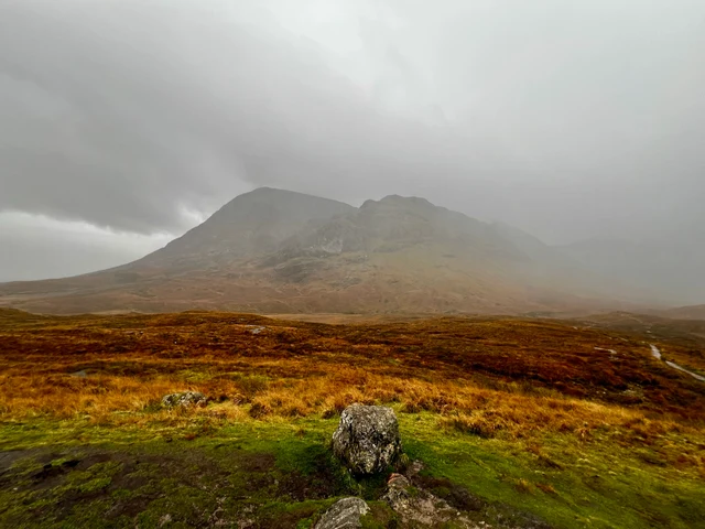 Montagne d’automne pour évoquer l’introspection en voyage