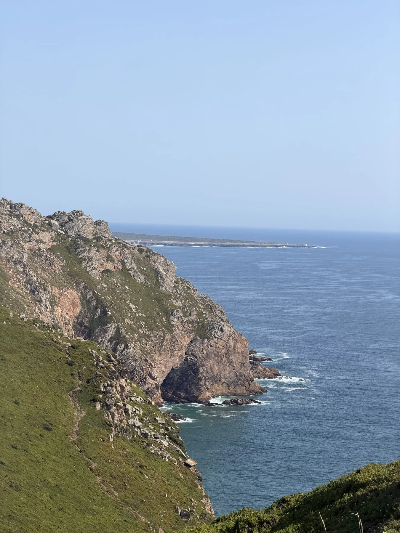 Les falaises et l’océan sur la côte portugaise, photographiés par Kevin